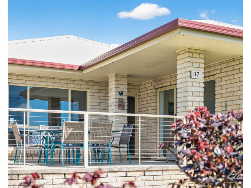 17 Captain Sturt Parade, Hindmarsh Island SA 5214