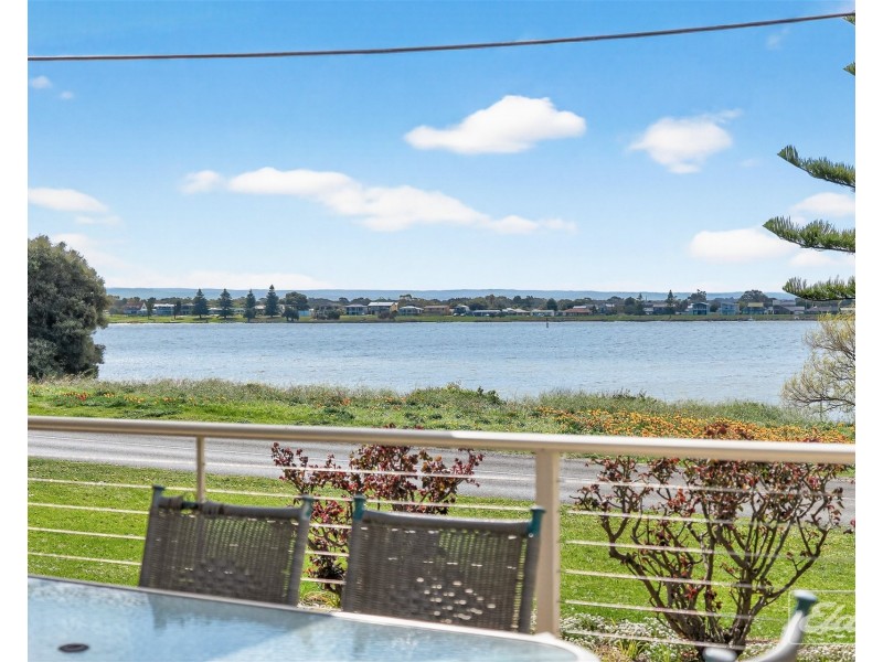 17 Captain Sturt Parade, Hindmarsh Island SA 5214