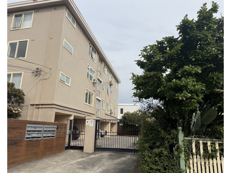 4/15 De Carle street, Brunswick VIC 3056