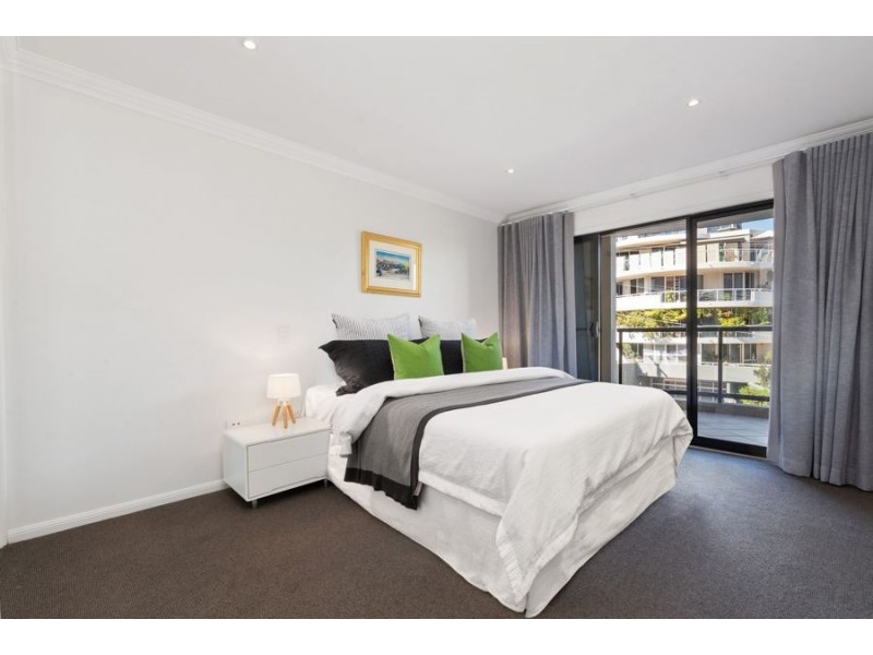 215/36 Macdonald Street, Kangaroo Point QLD 4169