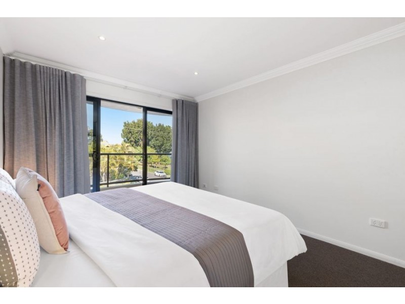 215/36 Macdonald Street, Kangaroo Point QLD 4169