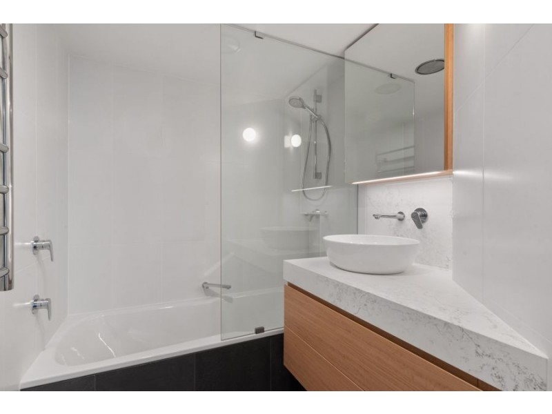 215/36 Macdonald Street, Kangaroo Point QLD 4169