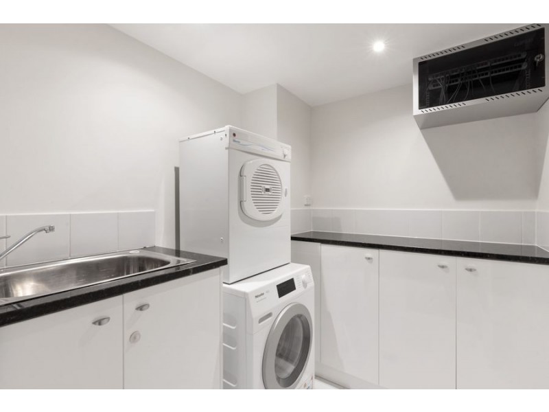 215/36 Macdonald Street, Kangaroo Point QLD 4169