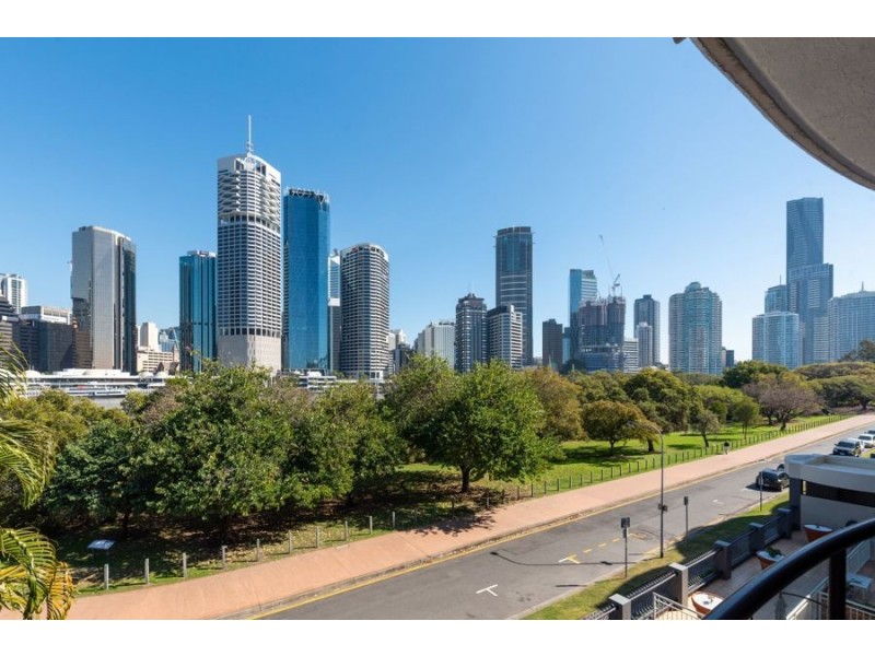 215/36 Macdonald Street, Kangaroo Point QLD 4169