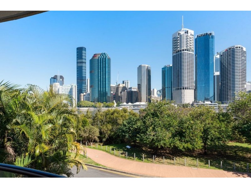 215/36 Macdonald Street, Kangaroo Point QLD 4169