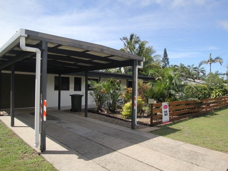 12 Holland St, Wongaling Beach QLD 4852