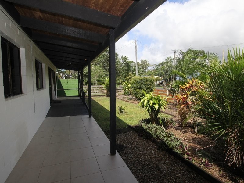 12 Holland St, Wongaling Beach QLD 4852
