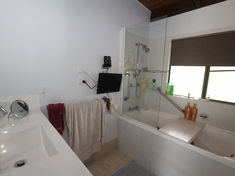 12 Holland St, Wongaling Beach QLD 4852