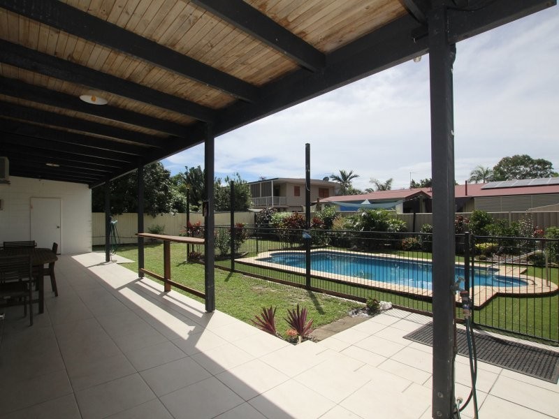 12 Holland St, Wongaling Beach QLD 4852
