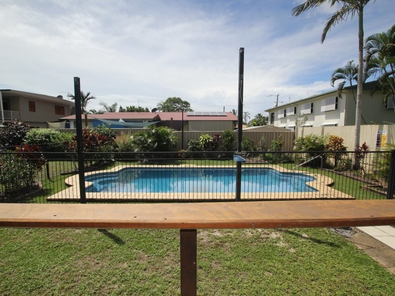 12 Holland St, Wongaling Beach QLD 4852