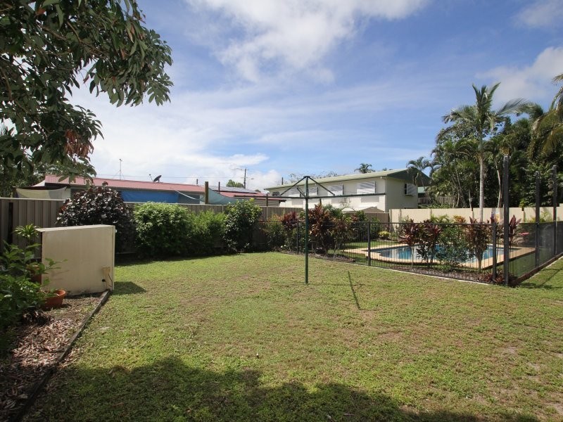 12 Holland St, Wongaling Beach QLD 4852