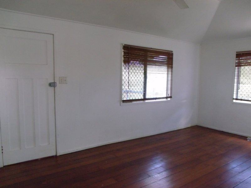 2 Murray Street, Tully QLD 4854