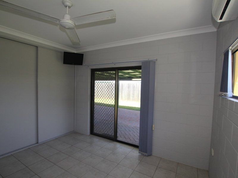 1 Acacia Close, Tully Heads QLD 4854