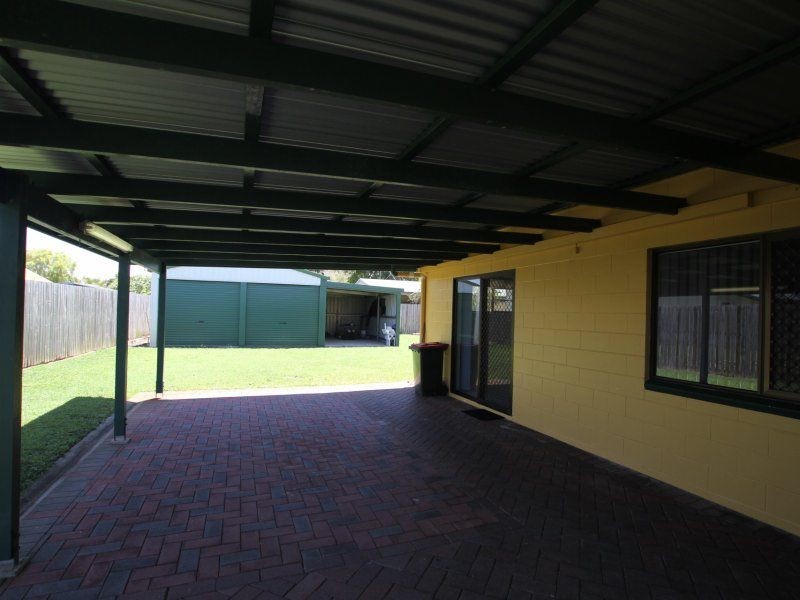 1 Acacia Close, Tully Heads QLD 4854
