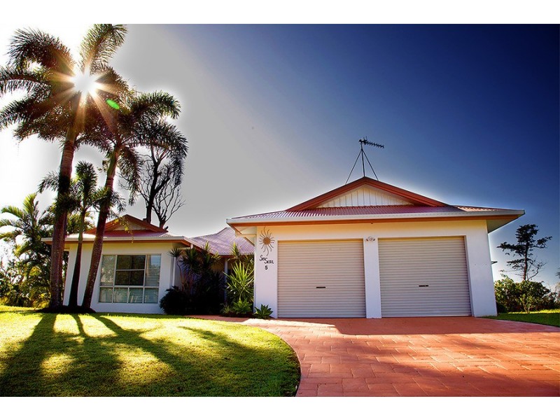 5 Conch St, Mission Beach QLD 4852