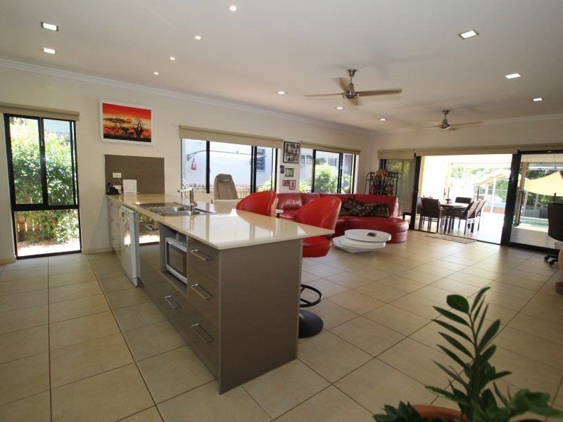 12 Rise Crescent, Mission Beach QLD 4852