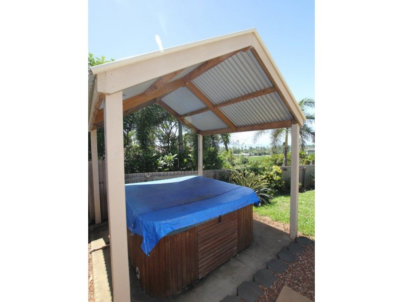 12 Rise Crescent, Mission Beach QLD 4852