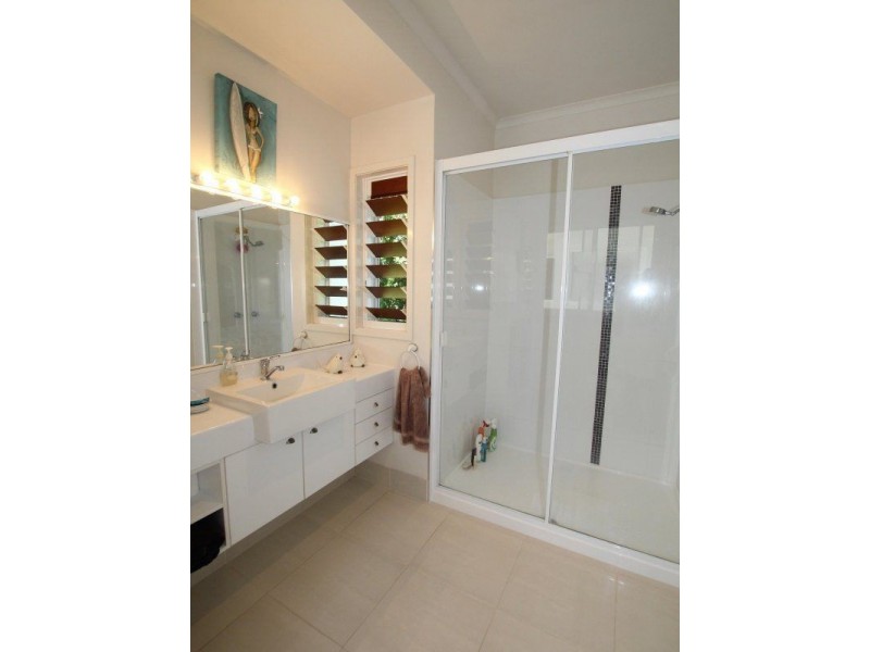 1/1 Seaview Court, Wongaling Beach QLD 4852
