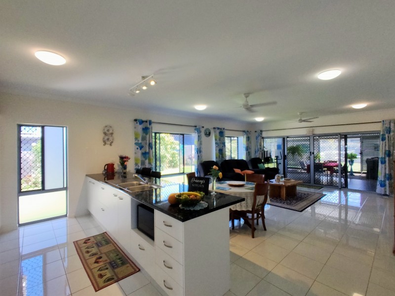 6 Nivosa Ct, Mission Beach QLD 4852