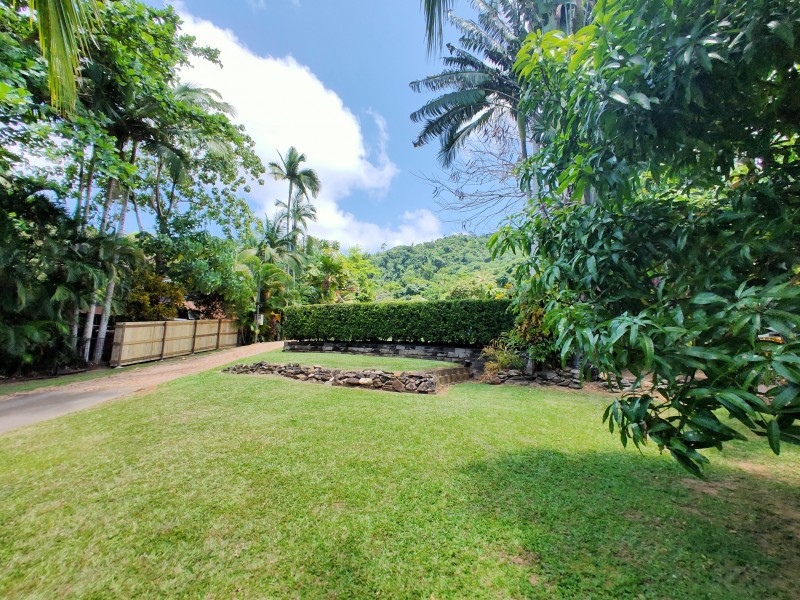 10 Webb Ct, Bingil Bay QLD 4852
