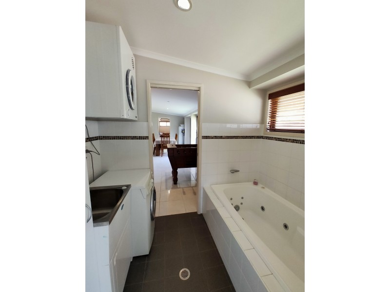 10 Webb Ct, Bingil Bay QLD 4852