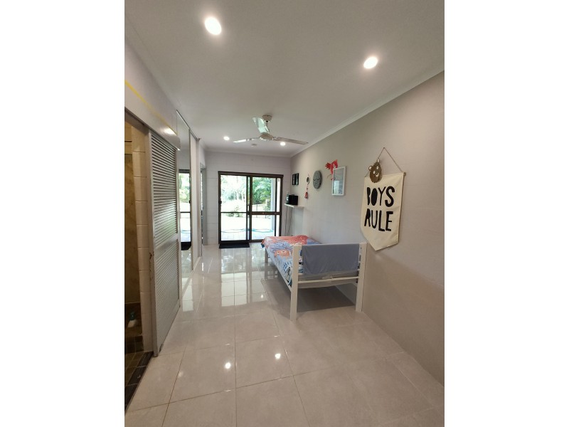 10 Webb Ct, Bingil Bay QLD 4852