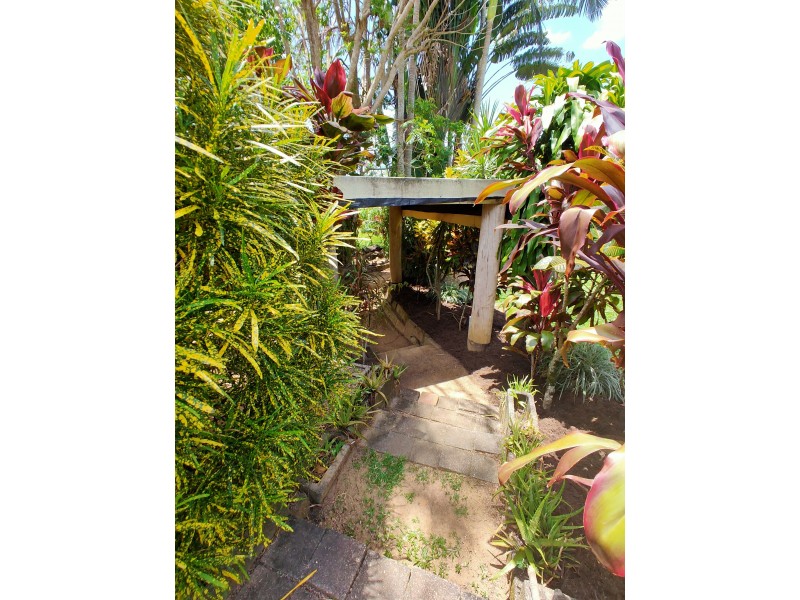 10 Webb Ct, Bingil Bay QLD 4852