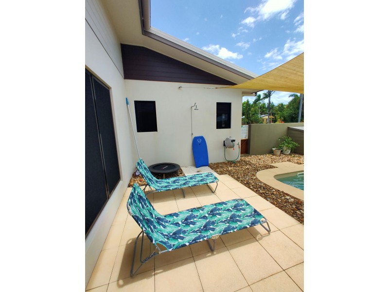 40 Conch St, Mission Beach QLD 4852