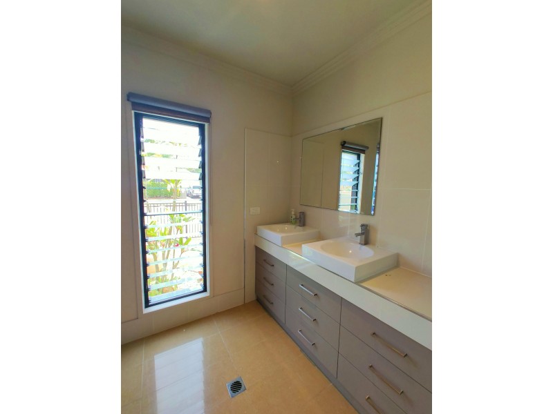 40 Conch St, Mission Beach QLD 4852