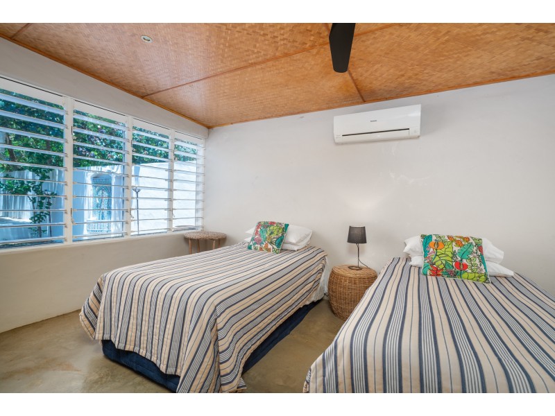 2 Conch Street, Mission Beach QLD 4852