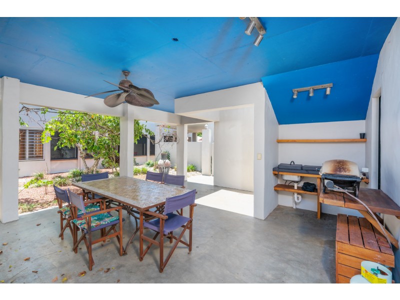 2 Conch Street, Mission Beach QLD 4852