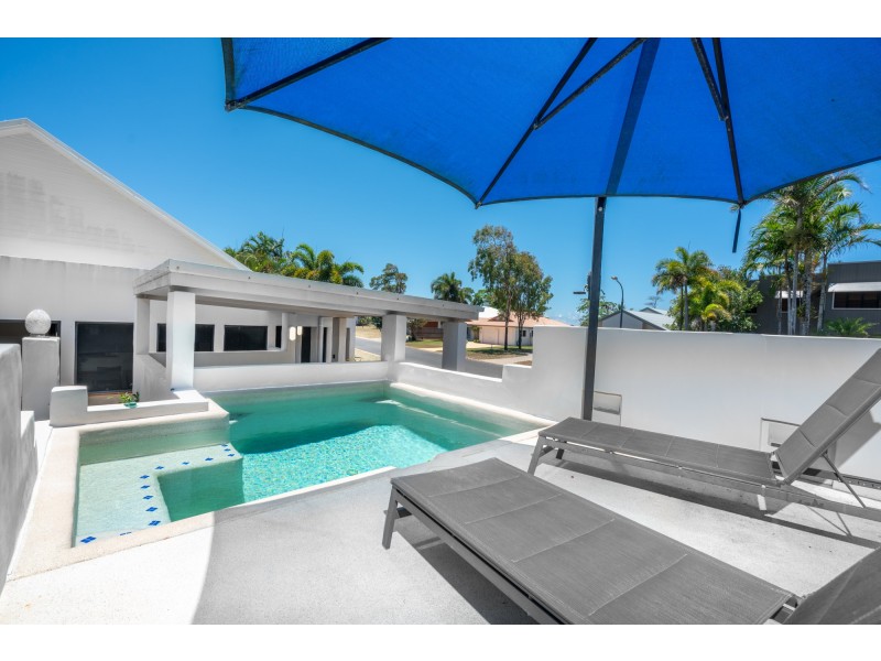 2 Conch Street, Mission Beach QLD 4852