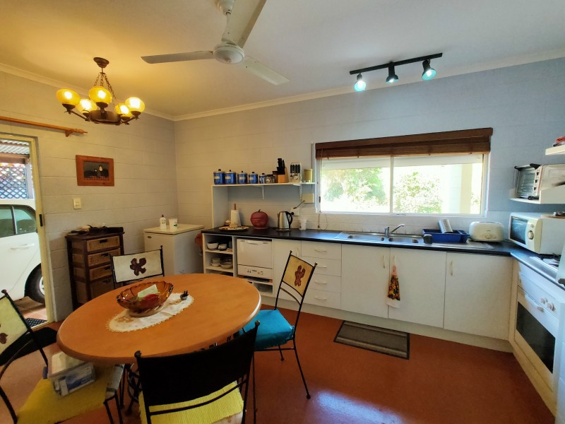 8 Dunkalli Crescent, Wongaling Beach QLD 4852