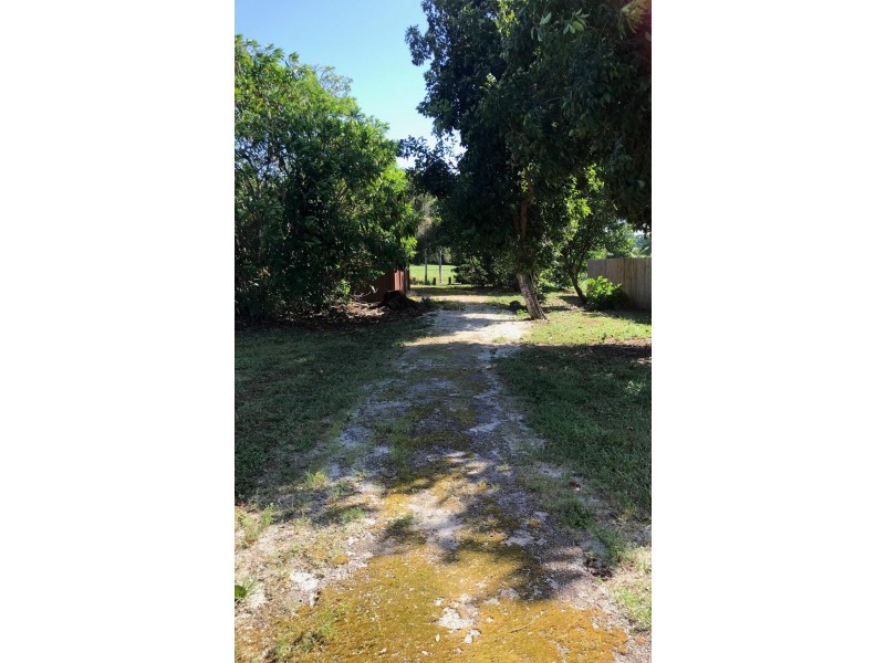 7 Lani Cl, Mission Beach QLD 4852