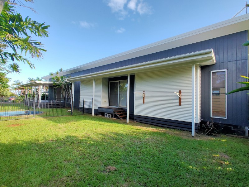 19 Rise Cres, Mission Beach QLD 4852