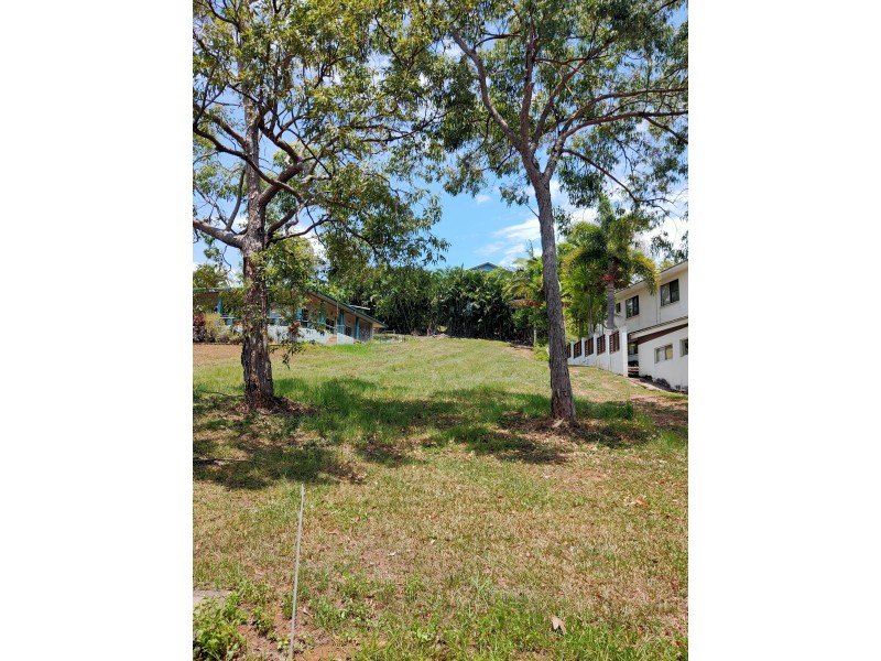 11 Commodore St, South Mission Beach QLD 4852