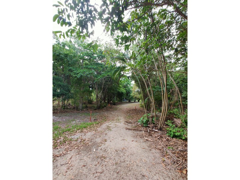 11 Commodore St, South Mission Beach QLD 4852