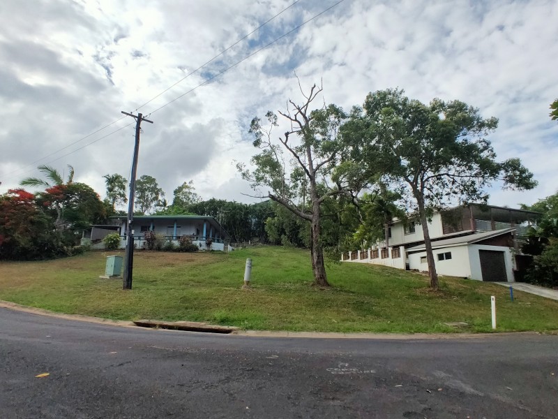 11 Commodore St, South Mission Beach QLD 4852