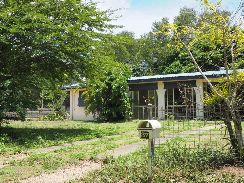 37 Kwila St, Wongaling Beach QLD 4852