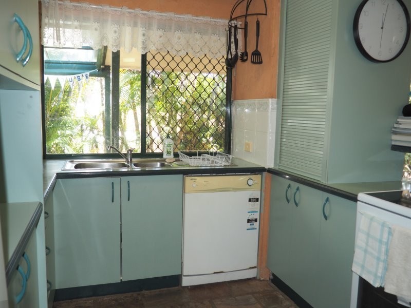 7 Hutchison Cl, Mission Beach QLD 4852