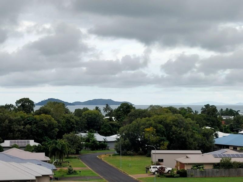 24 Admiralty St, South Mission Beach QLD 4852