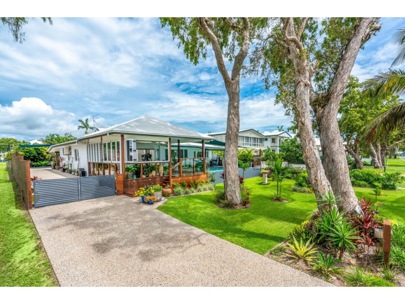 104 Kennedy Esp, South Mission Beach QLD 4852