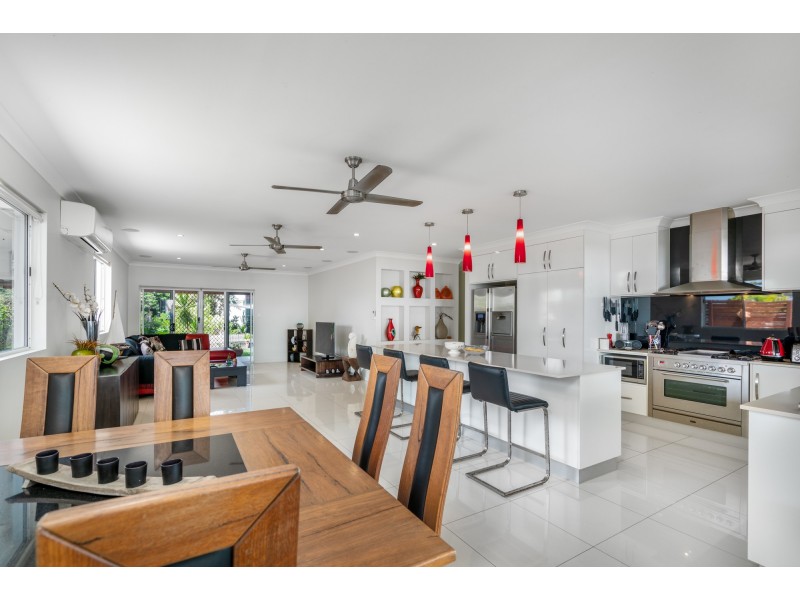 104 Kennedy Esp, South Mission Beach QLD 4852