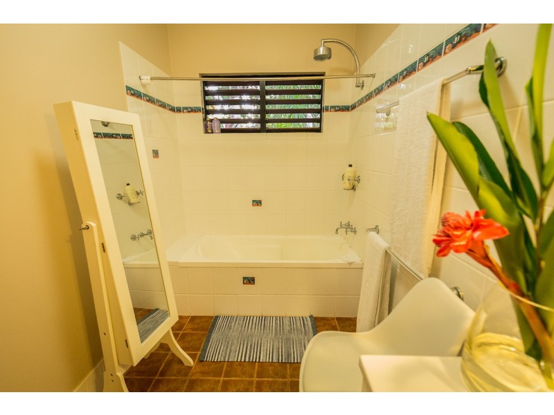 82 Conch St, Mission Beach QLD 4852