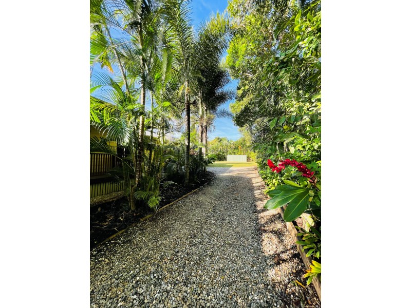 82 Conch St, Mission Beach QLD 4852