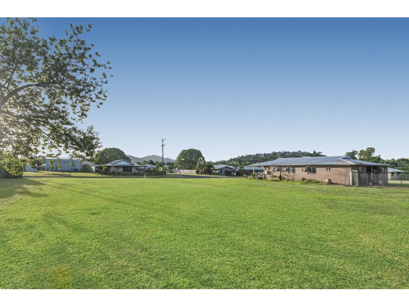 8 Buccaneer St, South Mission Beach QLD 4852
