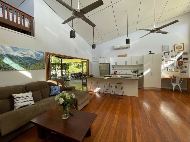 21 Sandpiper Cl, Mission Beach QLD 4852