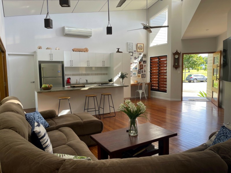 21 Sandpiper Cl, Mission Beach QLD 4852