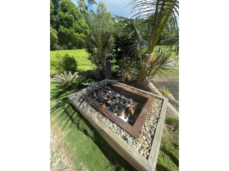 21 Sandpiper Cl, Mission Beach QLD 4852