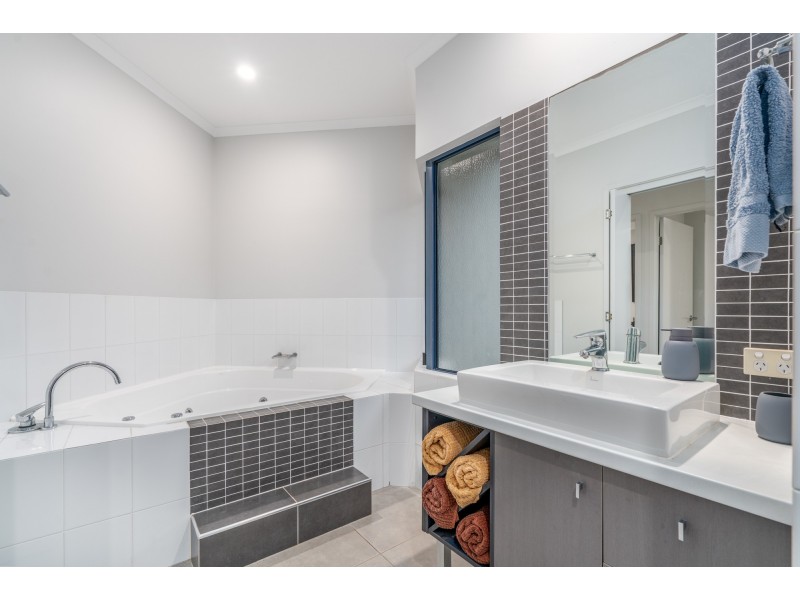 20 Sanctuary Cres, Wongaling Beach QLD 4852